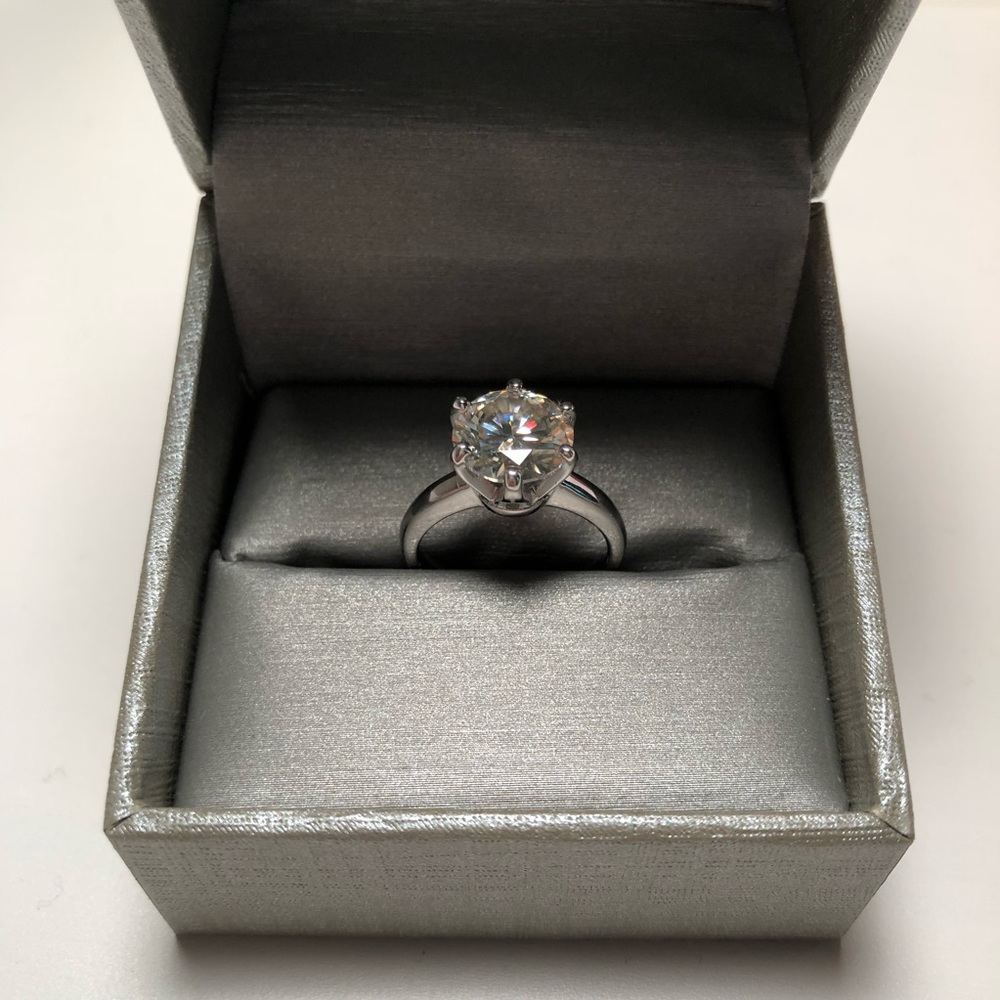 3.00 ct Moissanite ring GH COLOR
